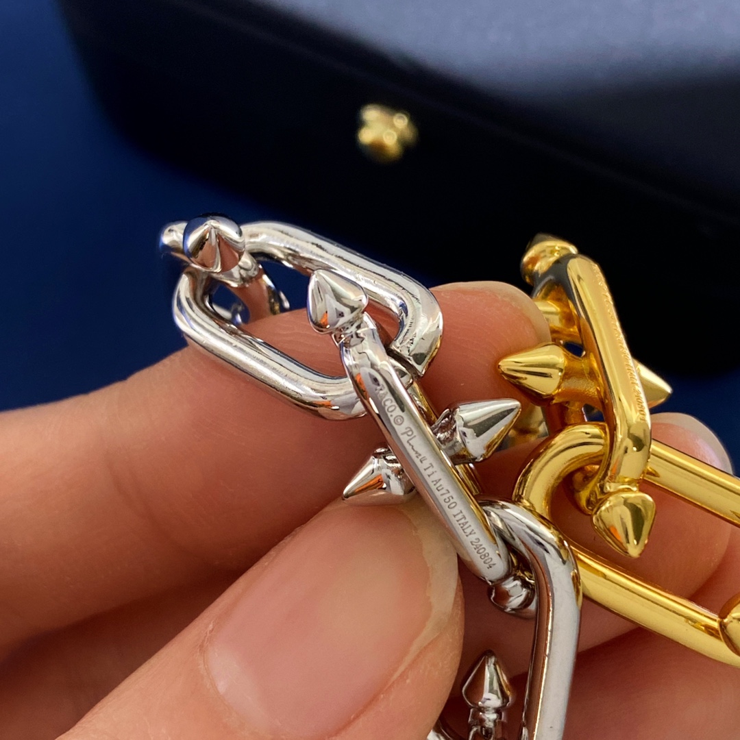 Tiffany Tiffany Titan by Pharrell Williams bracelet polished gold-tone metal polished silver-tone metal no gemstones 7 inches
