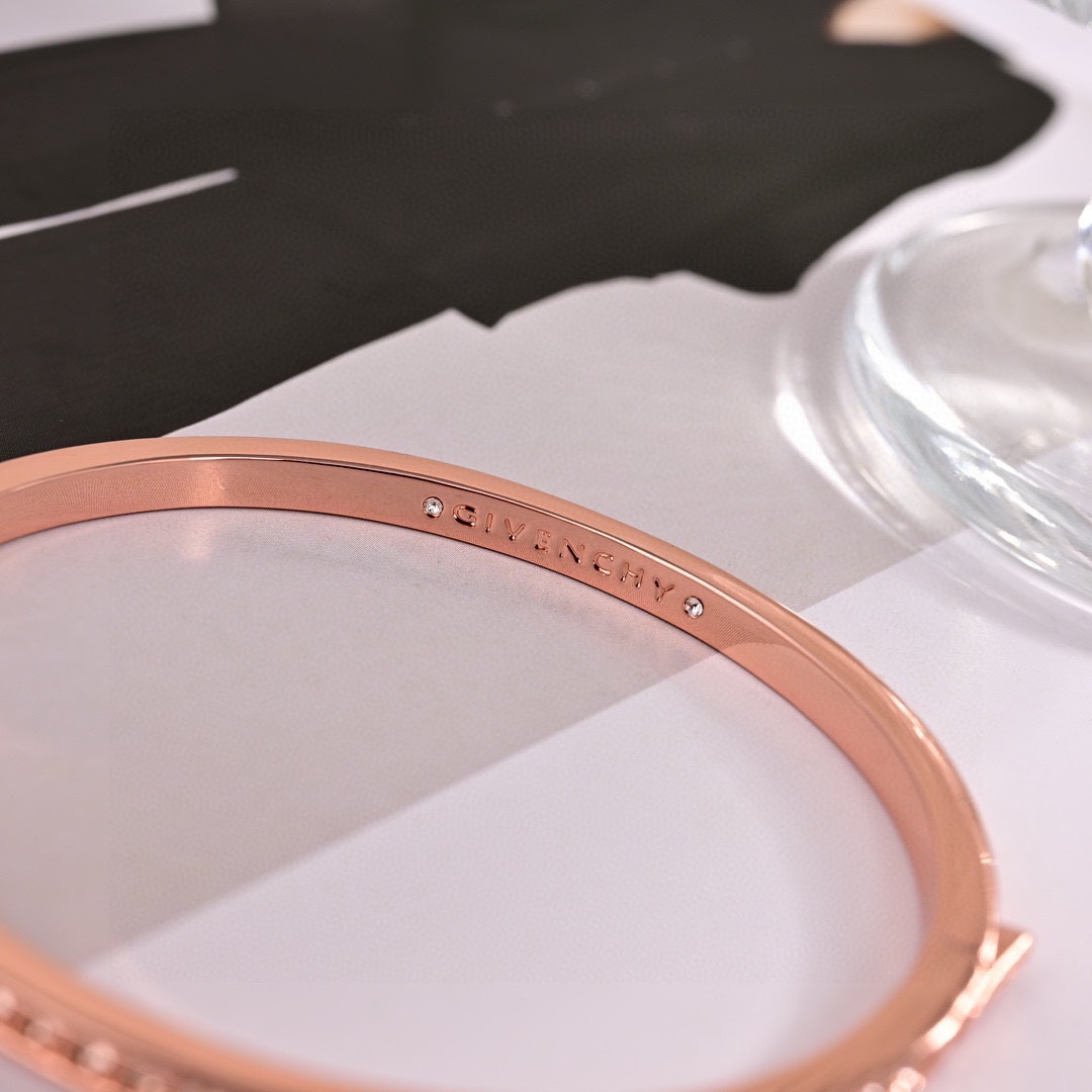 Luxury necklace