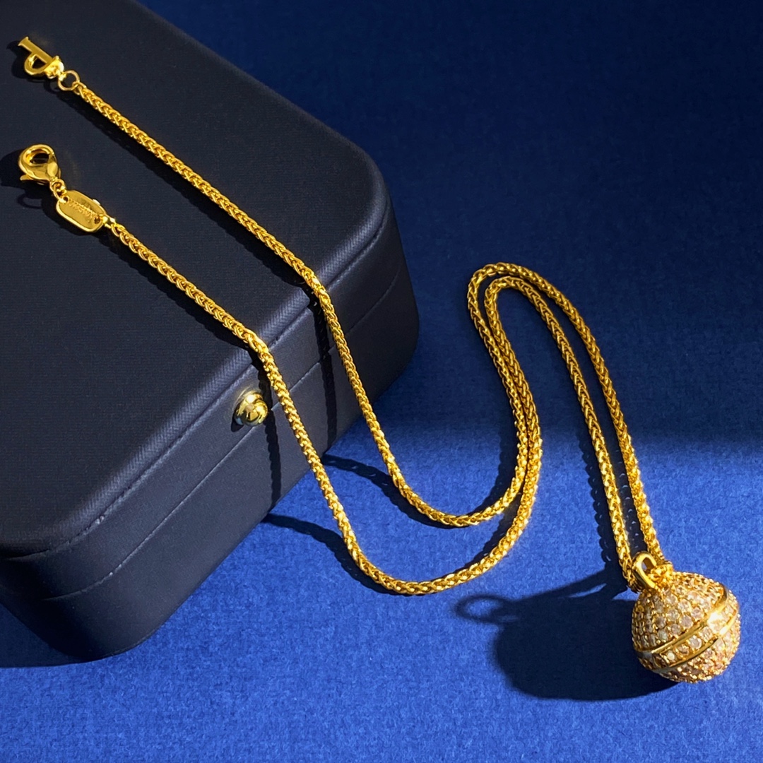 Piaget Possession Sphere Pendant necklace 18k yellow gold with clear pave diamonds 18k white gold with clear pave diamonds 45cm