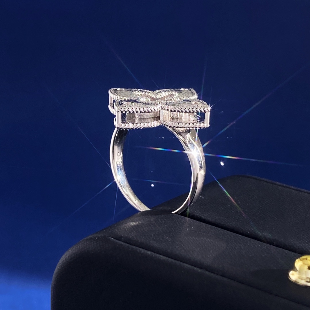 Anello Roberto Coin Princess Flower in oro bianco argentato con accenti di diamanti 52
