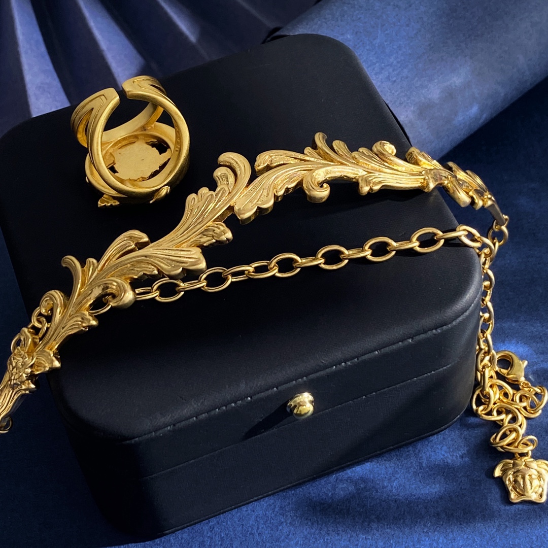 Luxury ring