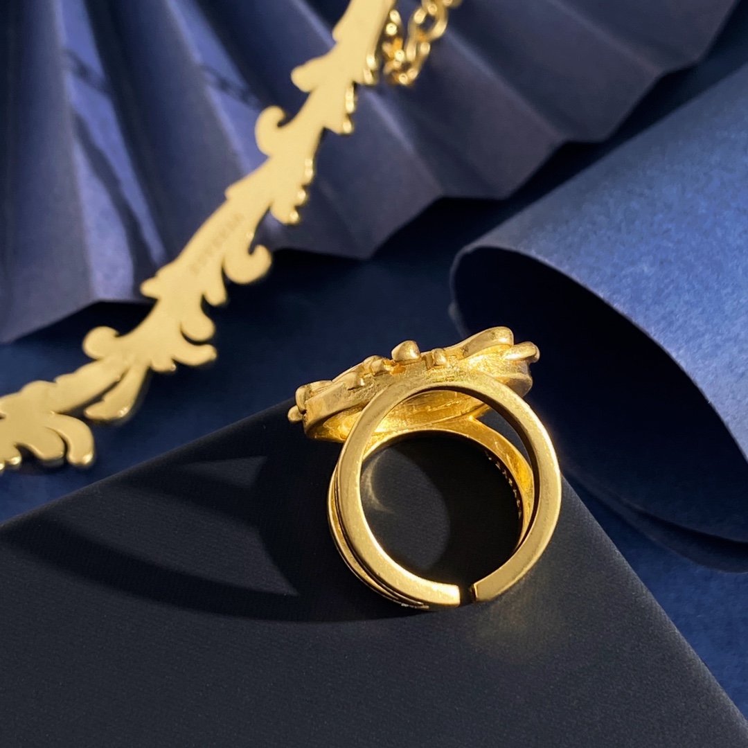Luxury ring