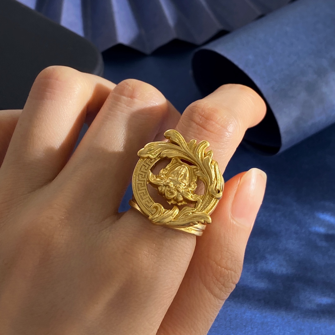 Luxury ring