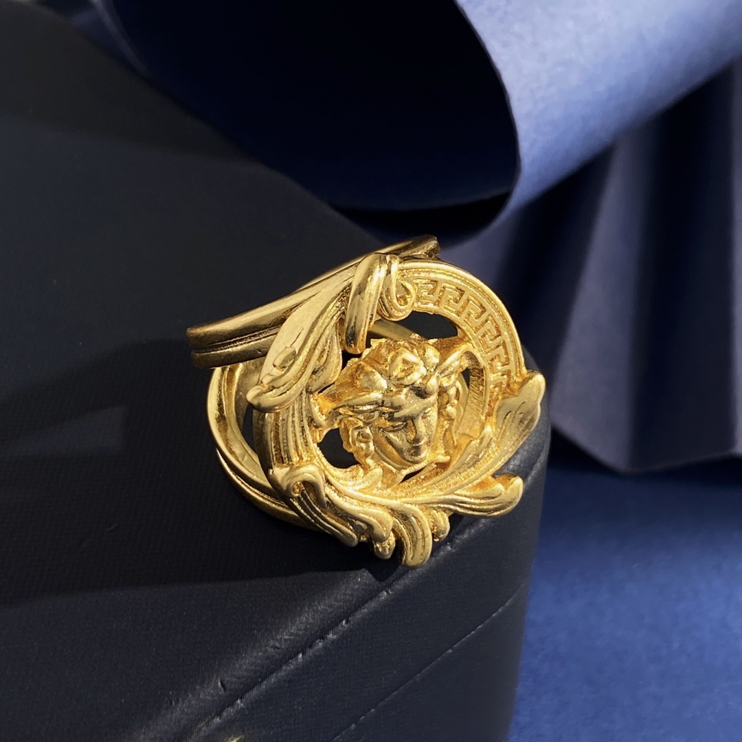 Luxury ring
