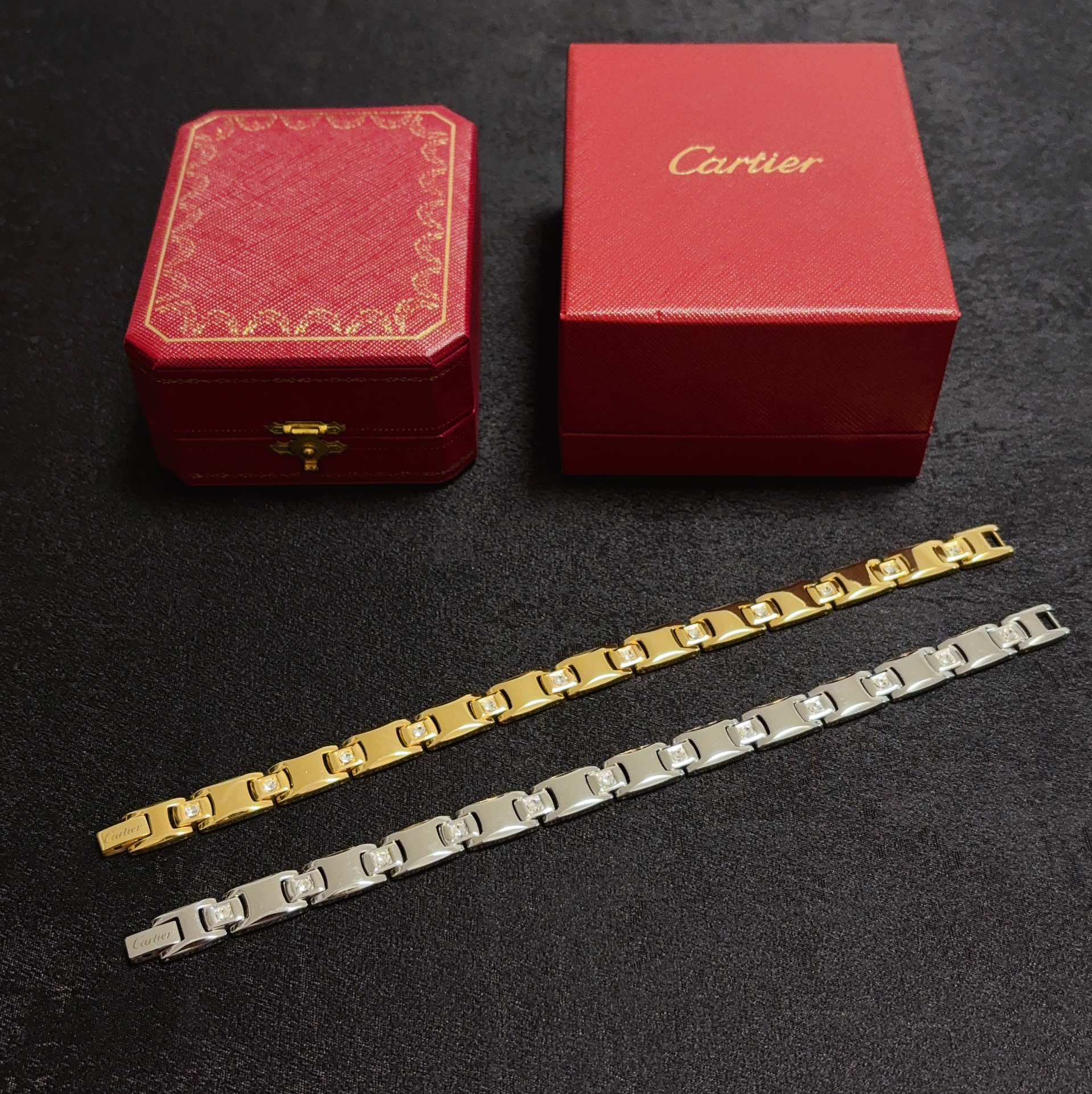Cartier Maillon Panthere bracelet 14K gold with clear diamond accents 21cm