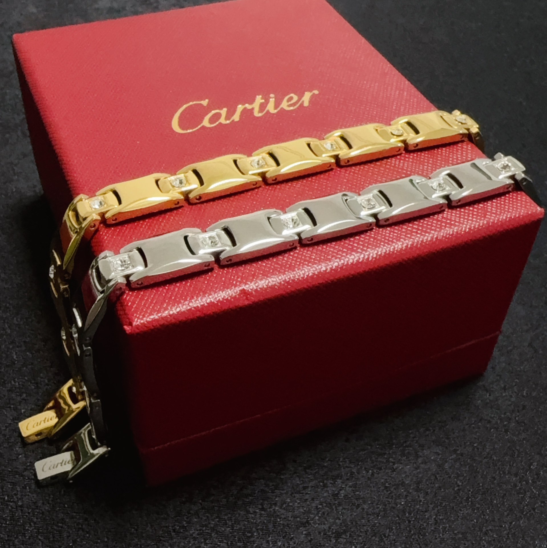Cartier Maillon Panthere bracelet 14K gold with clear diamond accents 21cm
