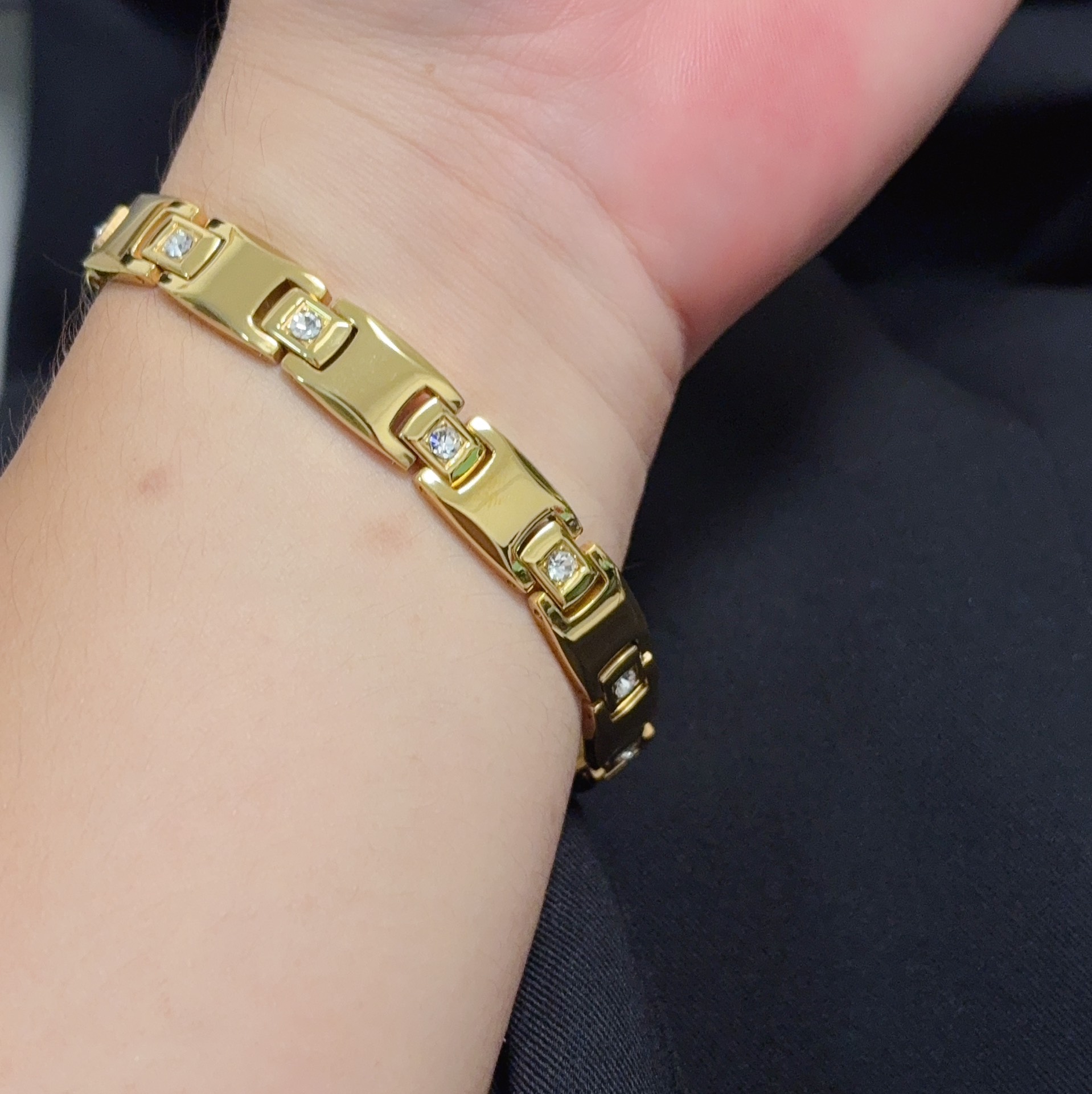 Cartier Maillon Panthere bracelet 14K gold with clear diamond accents 21cm