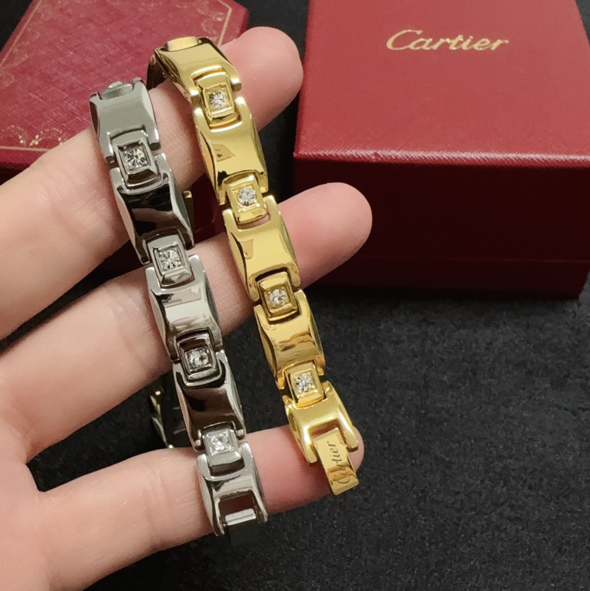 Cartier Maillon Panthere bracelet 14K gold with clear diamond accents 21cm