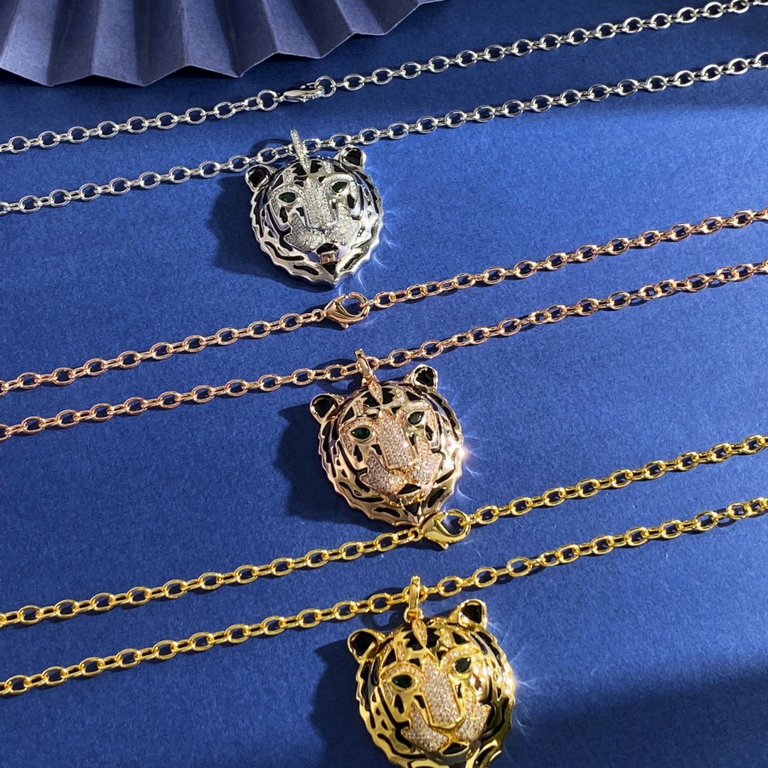 Cartier Panthere de Cartier Tiger Head Pendant necklace Yellow gold with black enamel pave-set clear diamonds and green gemstone eyes 60cm