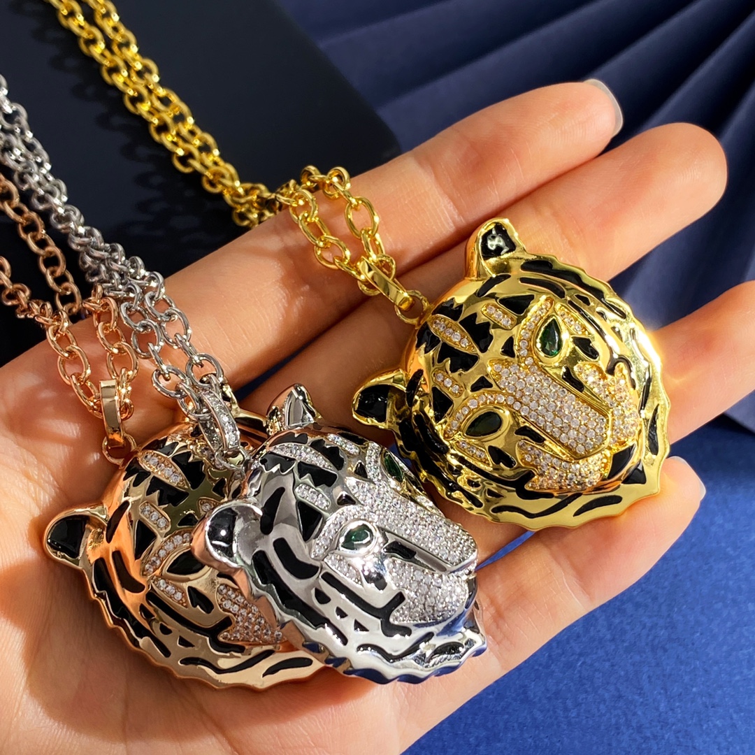 Cartier Panthere de Cartier Tiger Head Pendant necklace Yellow gold with black enamel pave-set clear diamonds and green gemstone eyes 60cm