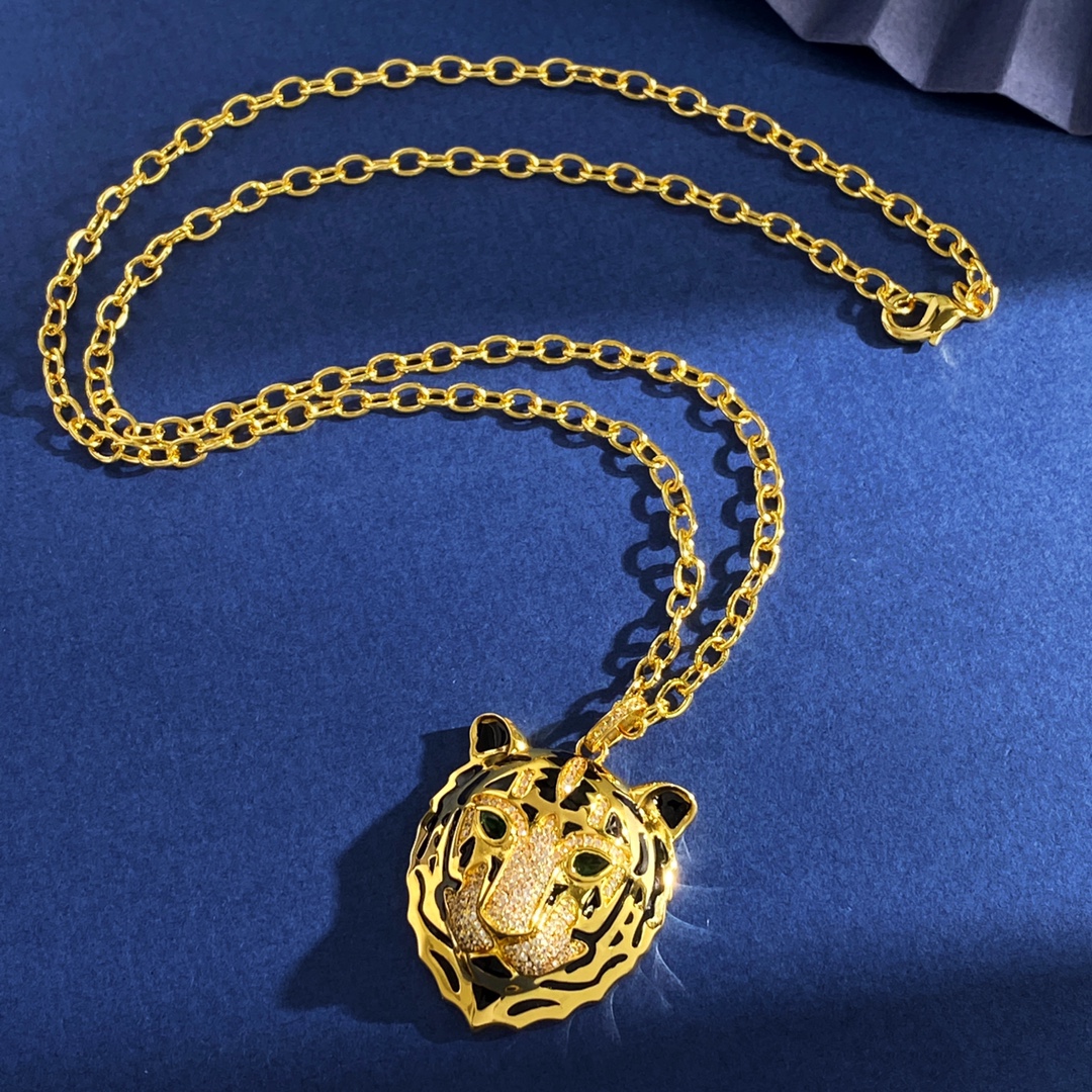 Cartier Panthere de Cartier Tiger Head Pendant necklace Yellow gold with black enamel pave-set clear diamonds and green gemstone eyes 60cm