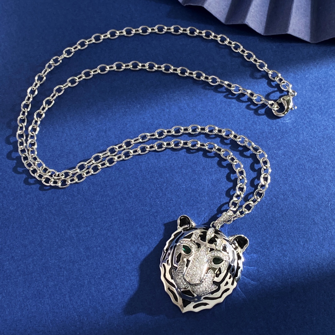Cartier Panthere de Cartier Tiger Head Pendant necklace Yellow gold with black enamel pave-set clear diamonds and green gemstone eyes 60cm