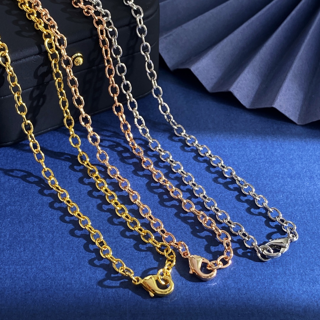 Cartier Panthere de Cartier Tiger Head Pendant necklace Yellow gold with black enamel pave-set clear diamonds and green gemstone eyes 60cm