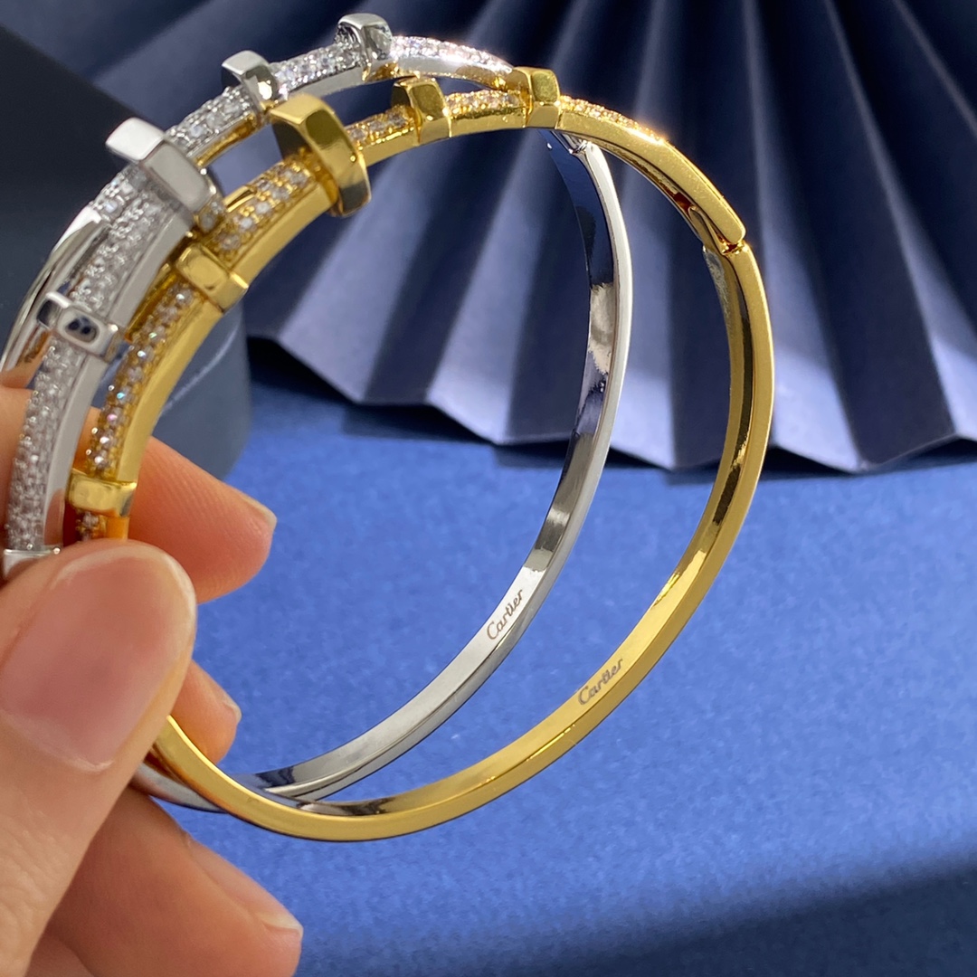 Cartier Clash de Cartier bracelet Yellow gold with clear diamonds white gold with clear diamonds 17