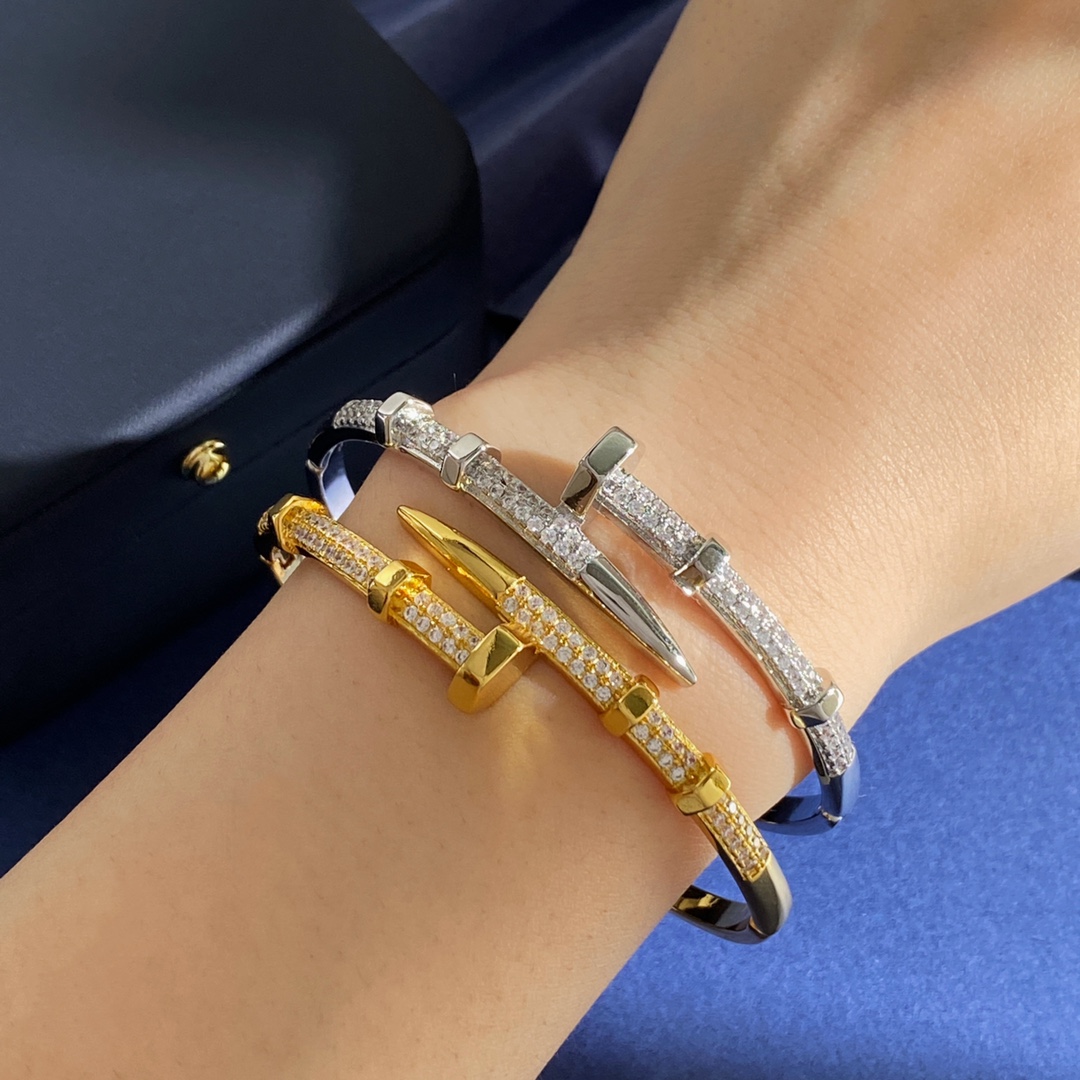 Cartier Clash de Cartier bracelet Yellow gold with clear diamonds white gold with clear diamonds 17