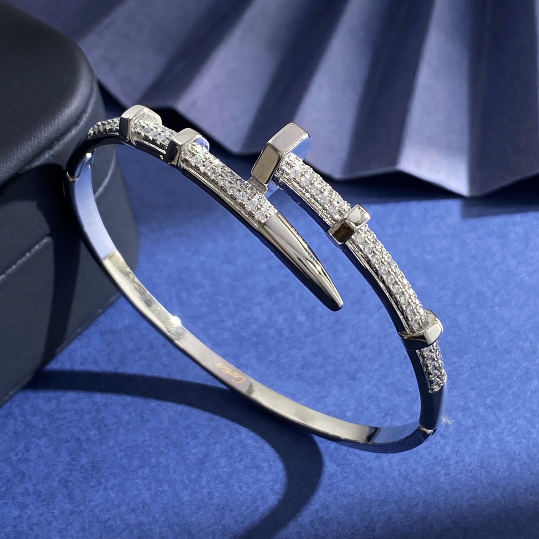 Cartier Clash de Cartier bracelet Yellow gold with clear diamonds white gold with clear diamonds 17