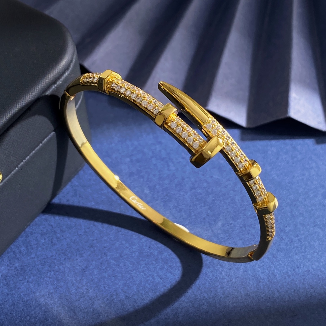 Cartier Clash de Cartier bracelet Yellow gold with clear diamonds white gold with clear diamonds 17