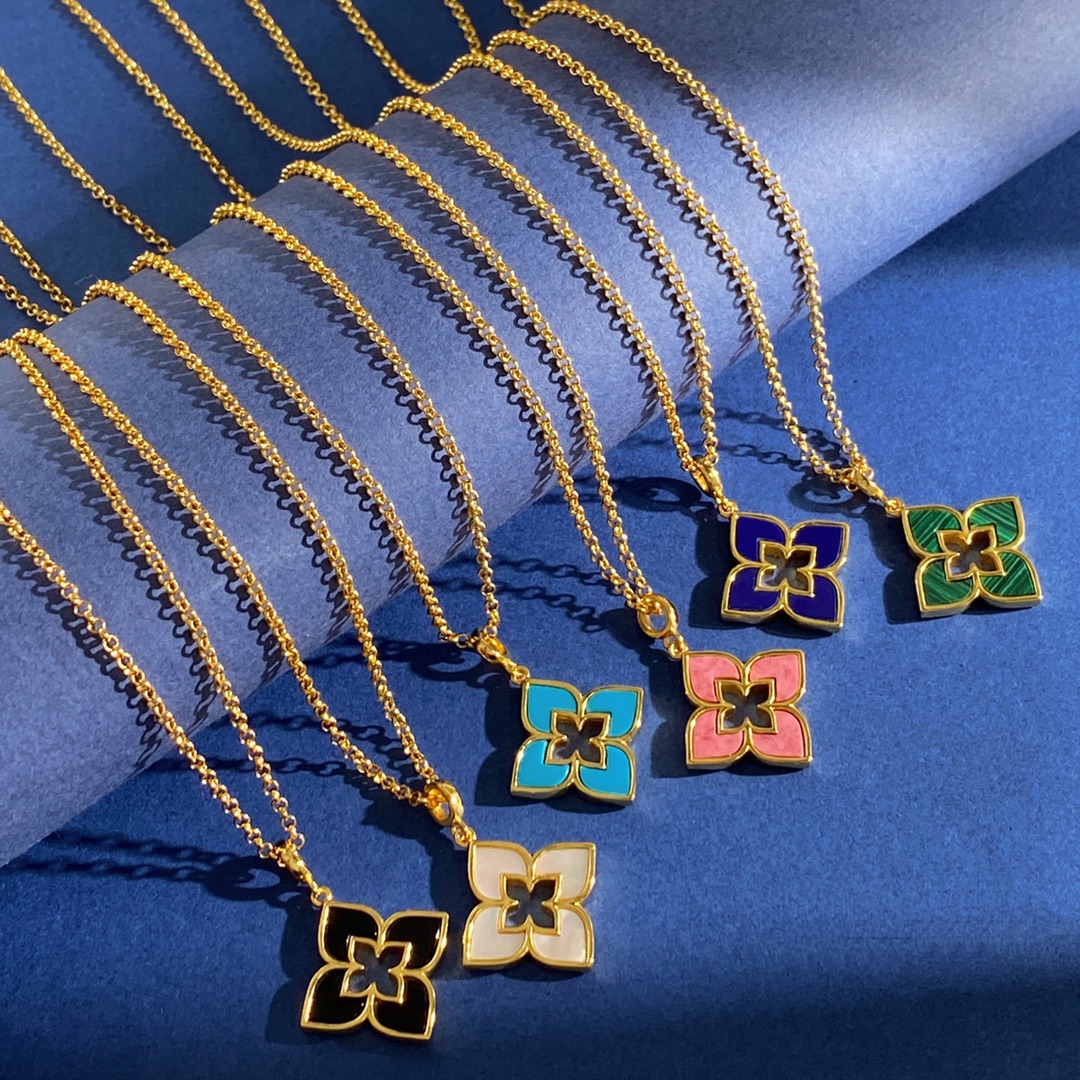 Roberto Coin Love in Verona necklace Yellow gold with black onyx inlay accented with clear diamond on the extension charm 42cm with 5cm extender