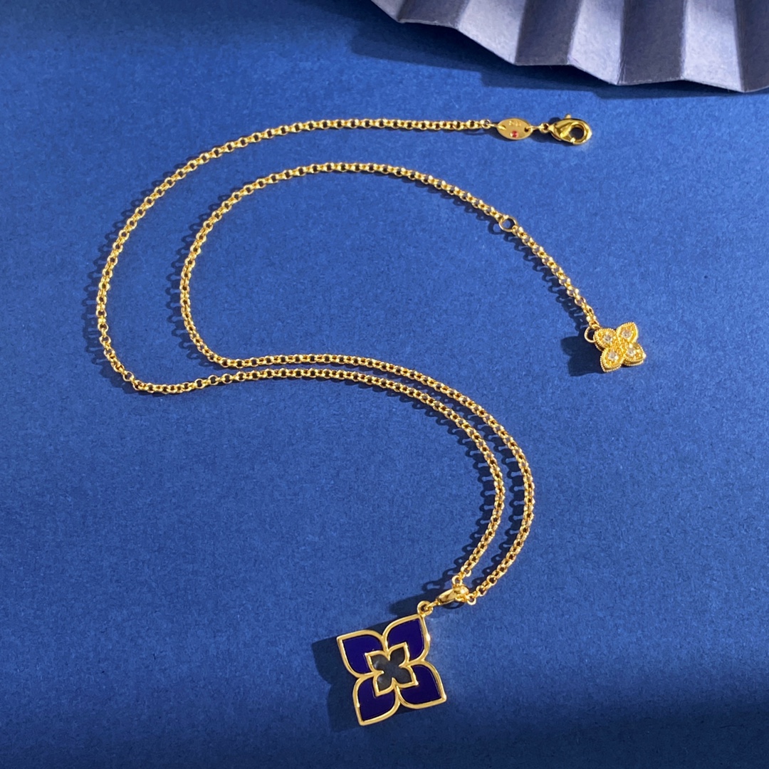 Roberto Coin Love in Verona necklace Yellow gold with black onyx inlay accented with clear diamond on the extension charm 42cm with 5cm extender