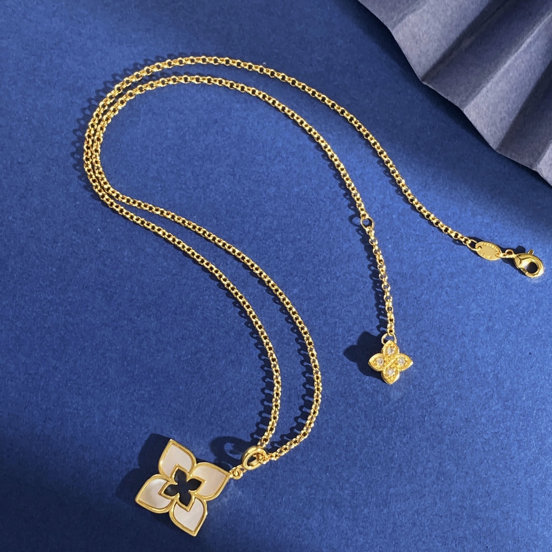 Roberto Coin Love in Verona necklace Yellow gold with black onyx inlay accented with clear diamond on the extension charm 42cm with 5cm extender