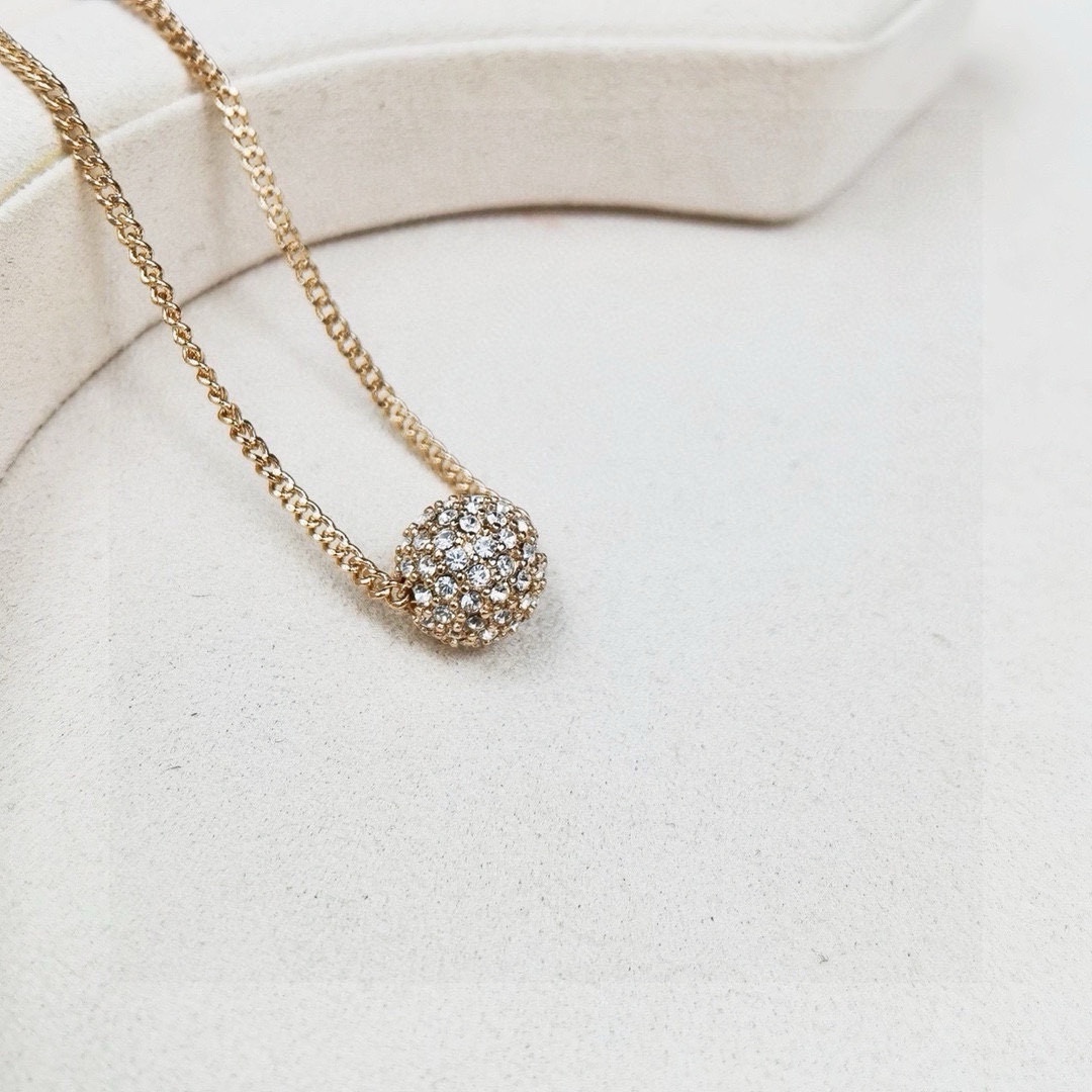 Luxury necklace rose gold