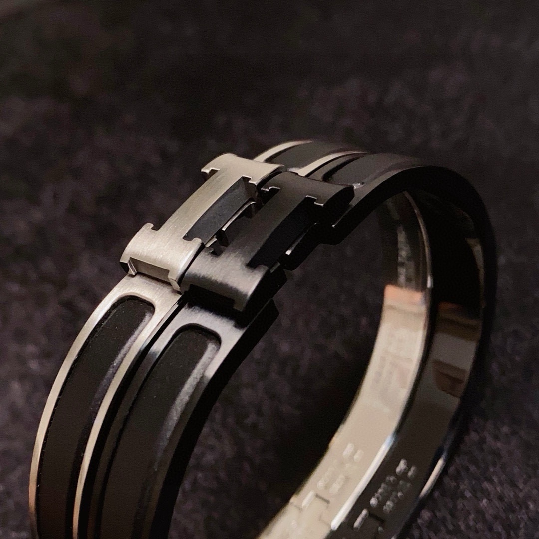 Bracciale Hermes Clic H metallo argentato con smalto nero metallo nero opaco con smalto nero 19 cm