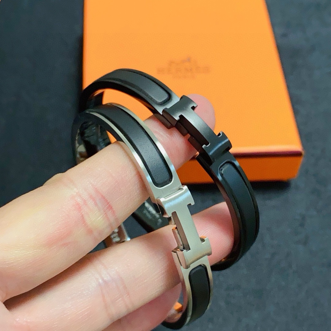 Bracciale Hermes Clic H metallo argentato con smalto nero metallo nero opaco con smalto nero 19 cm