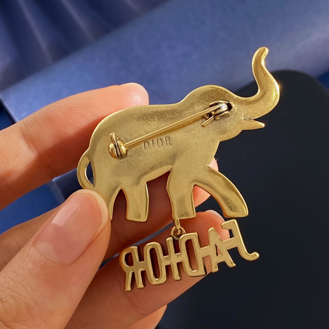 Dior J ADIOR Elephant brooch antique gold tone metal with clear crystal pave 3 5cm width