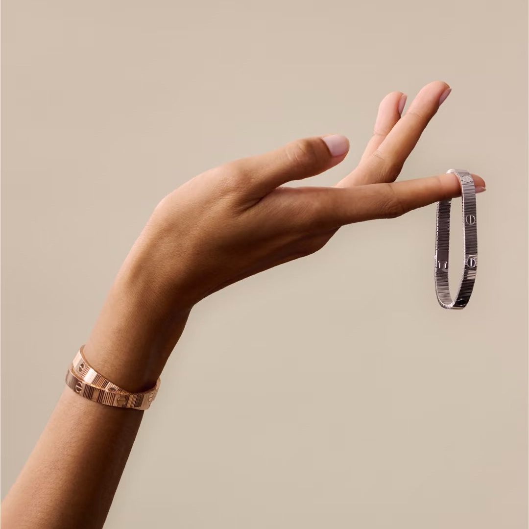 Cartier LOVE UNLIMITED bracelet 18K yellow gold 17cm