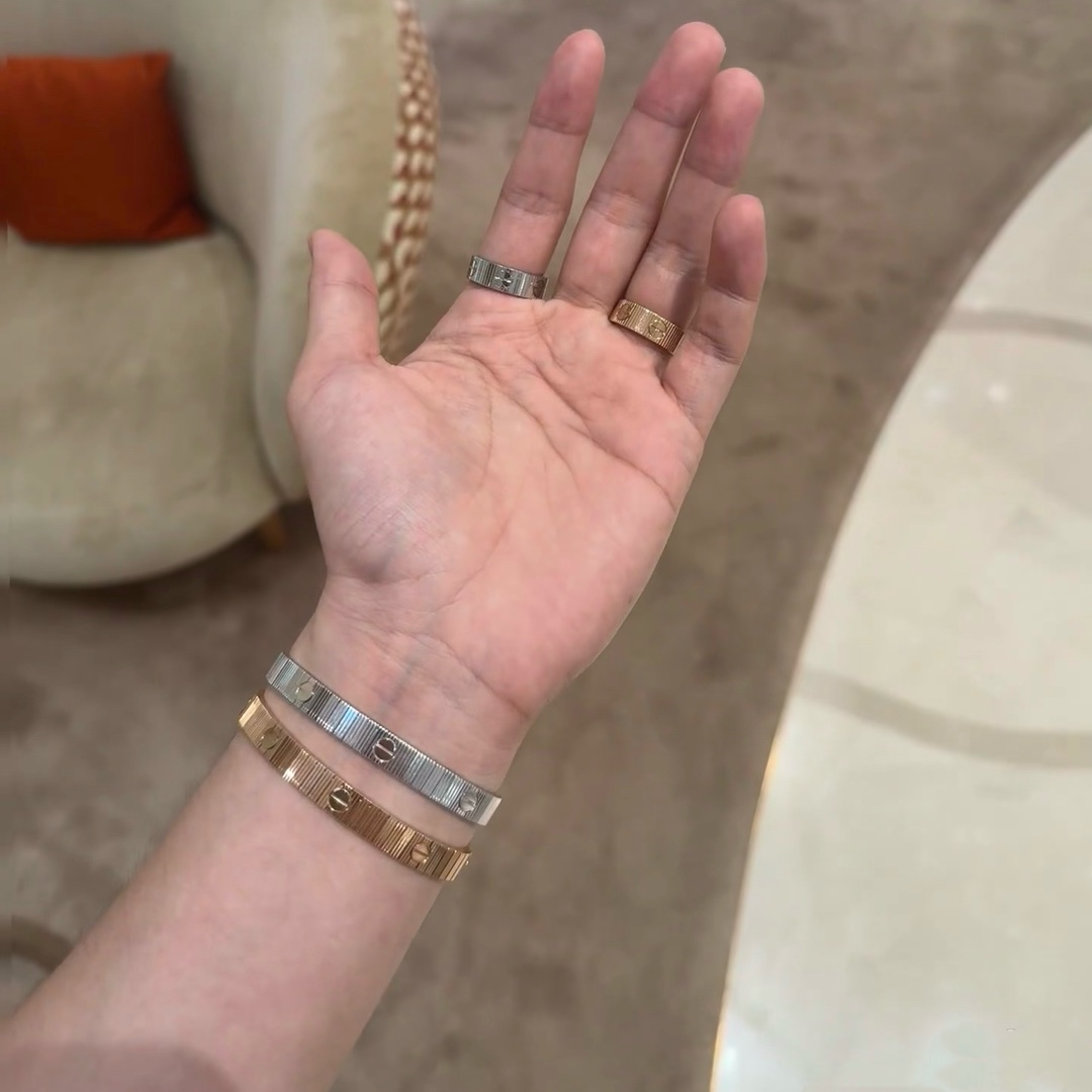 Cartier LOVE UNLIMITED bracelet 18K yellow gold 17cm