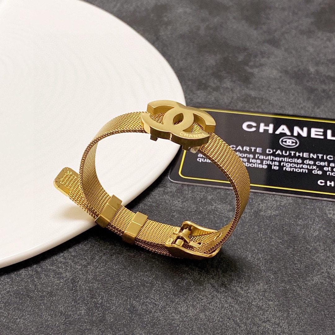 Chanel CC Logo Mesh Strap Bracelet bracelet Gold-tone metal Adjustable up to 19cm