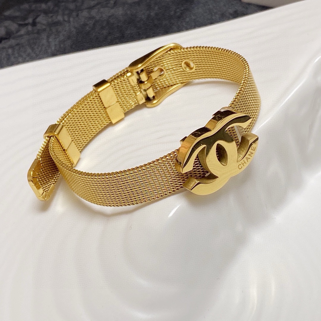 Chanel CC Logo Mesh Strap Bracelet bracelet Gold-tone metal Adjustable up to 19cm