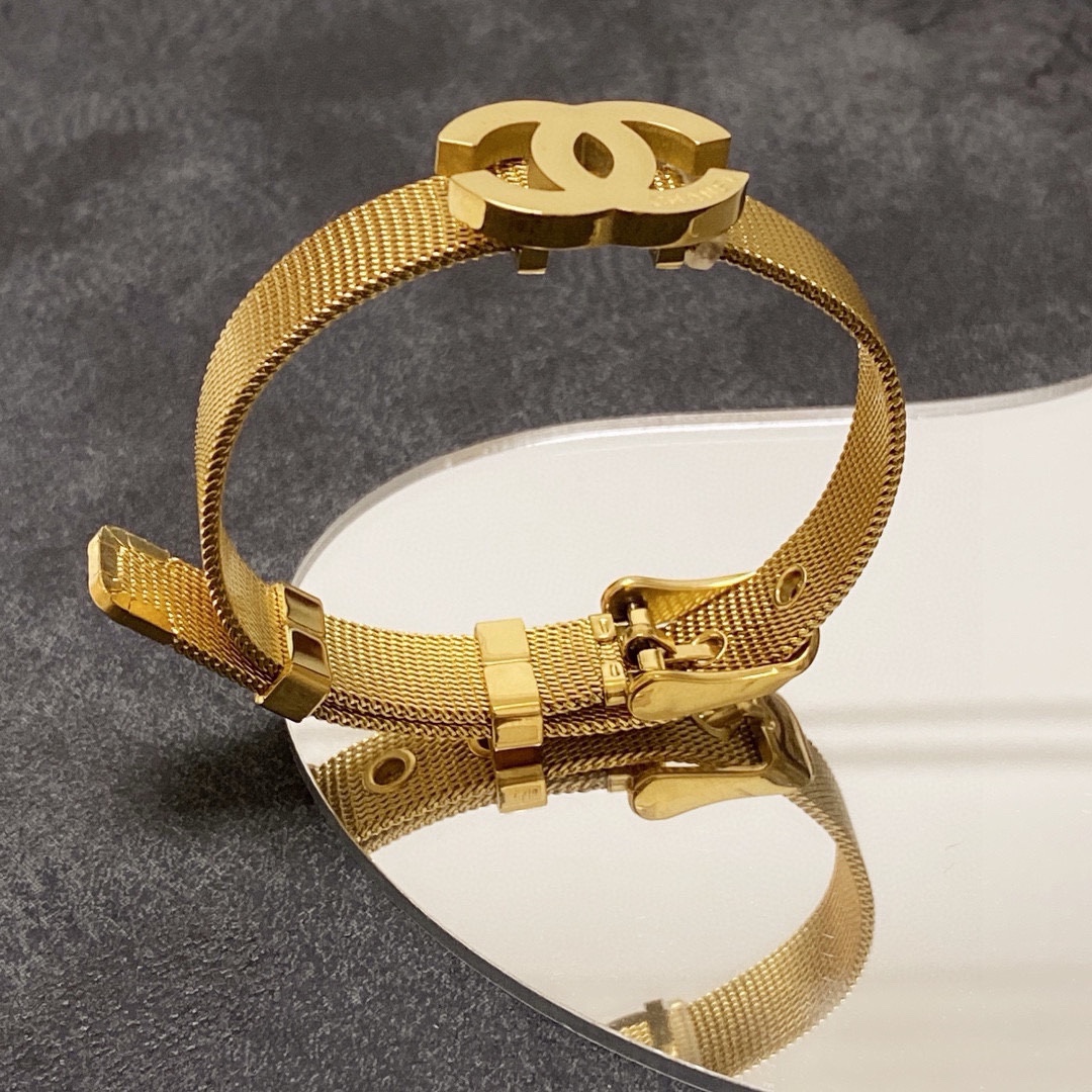 Chanel CC Logo Mesh Strap Bracelet bracelet Gold-tone metal Adjustable up to 19cm