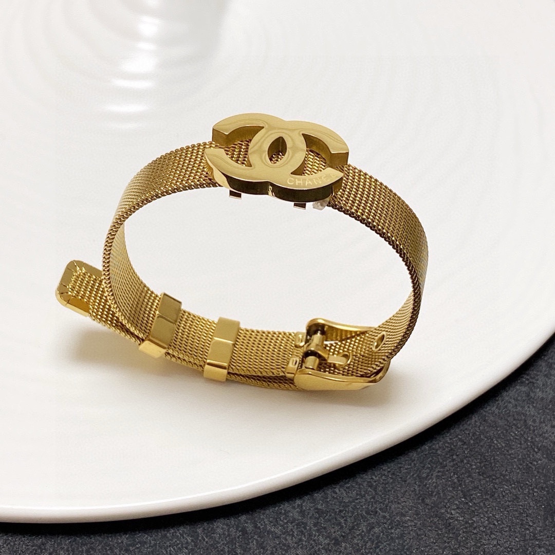 Chanel CC Logo Mesh Strap Bracelet bracelet Gold-tone metal Adjustable up to 19cm