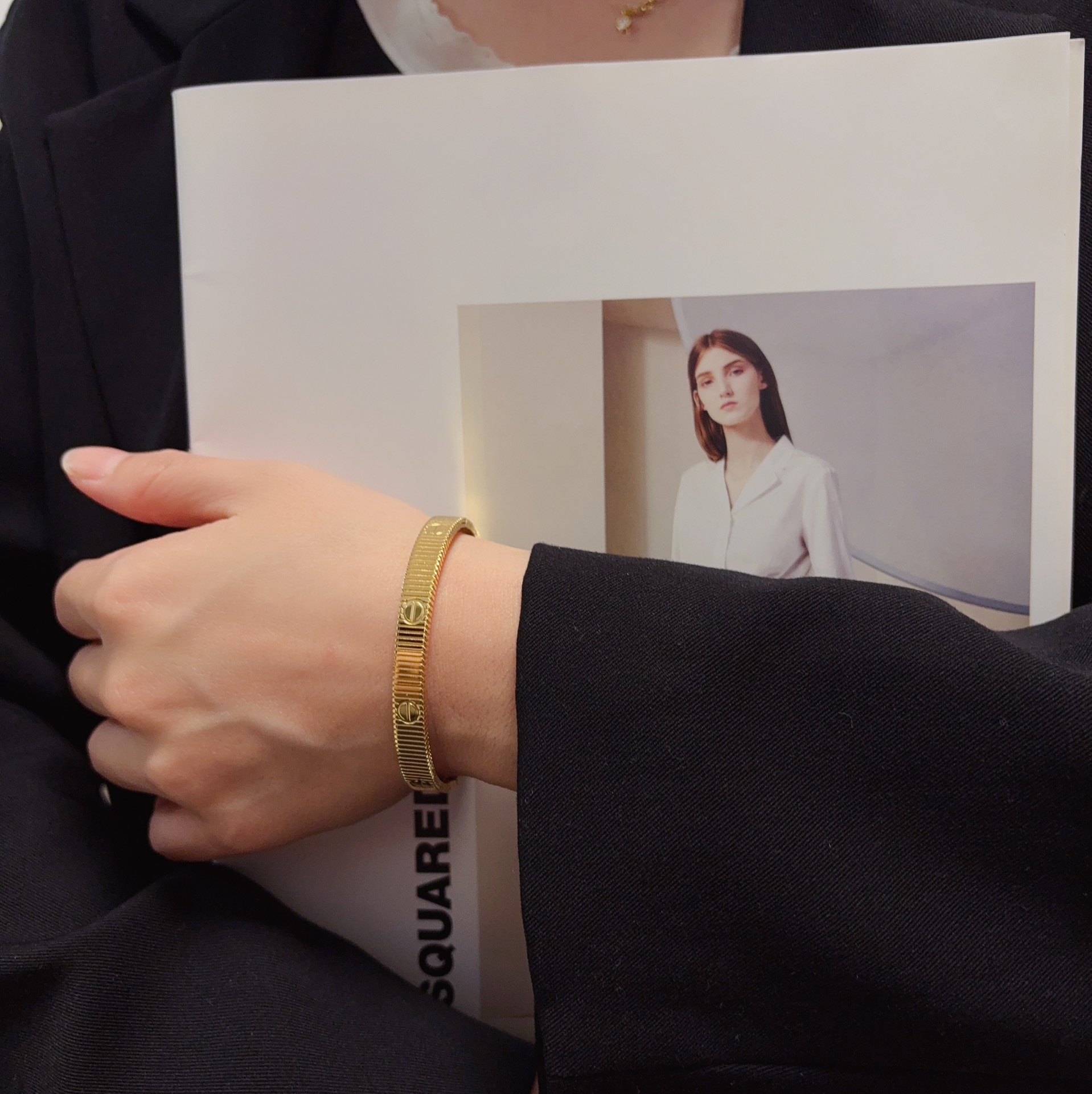 Cartier Love Ribbed Cuff bracelet 18k yellow gold 17cm