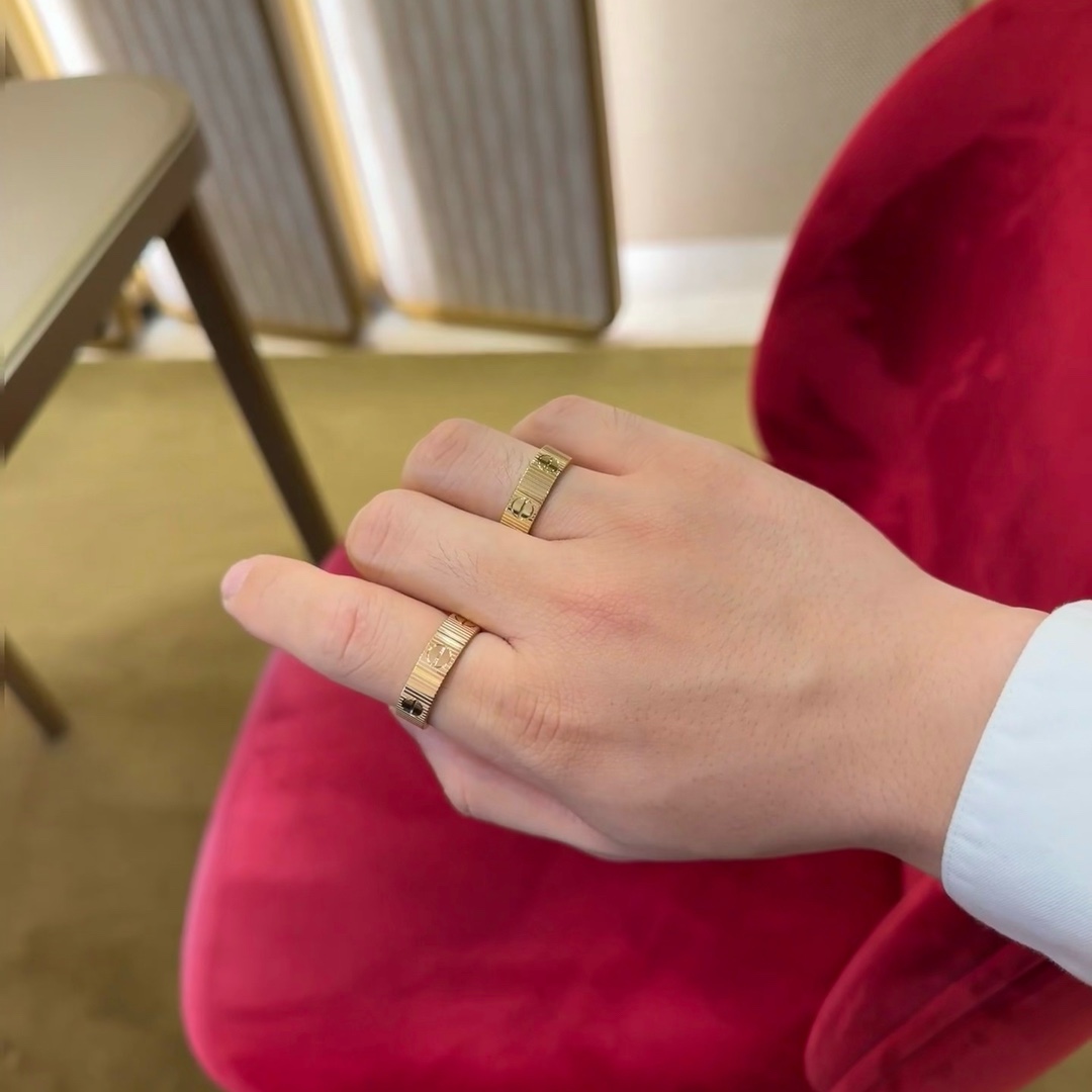 Cartier Love ring 18K rose gold 18K yellow gold 18K white gold no gemstones 6-9