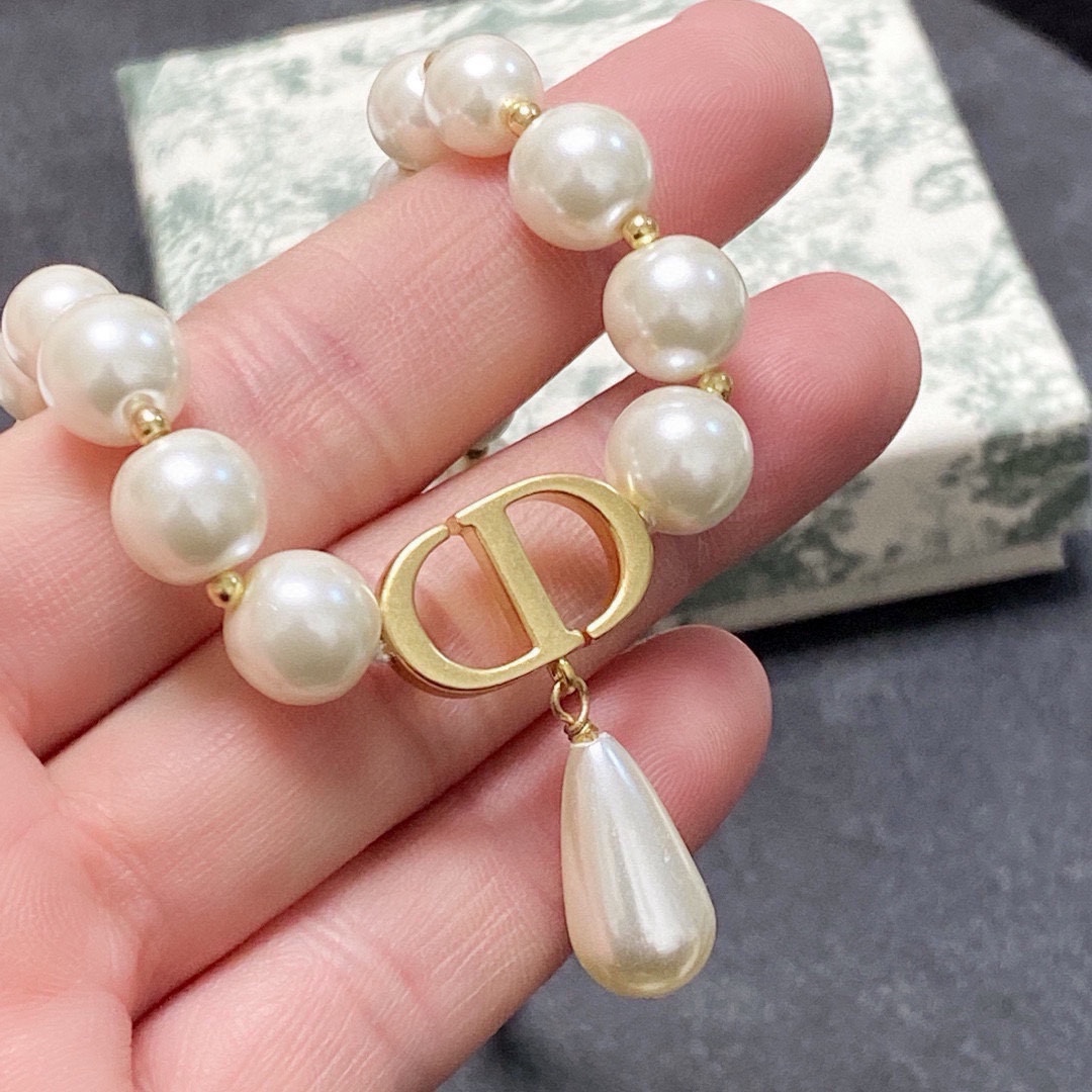 Dior CD Logo Pearl Drop Choker necklace Gold-tone metal with white pearls 40cm