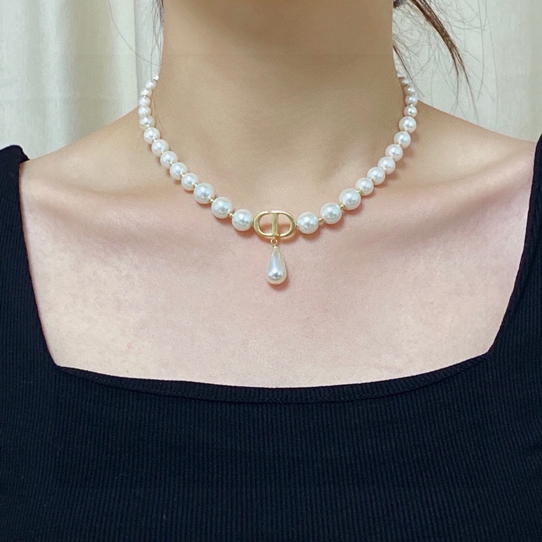Dior CD Logo Pearl Drop Choker necklace Gold-tone metal with white pearls 40cm
