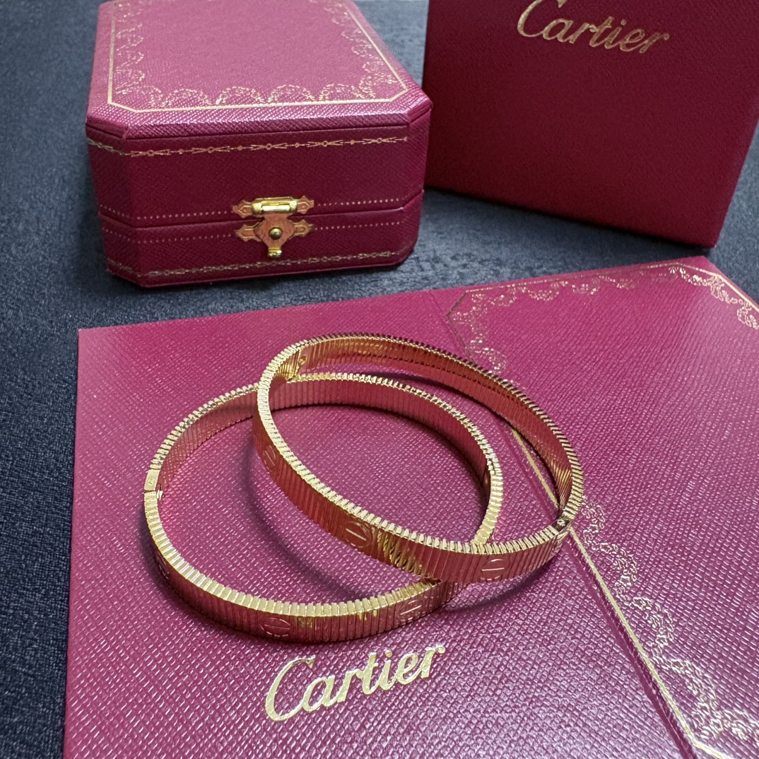 Cartier Love Bracelet Ribbed bracelet 18k yellow gold 17