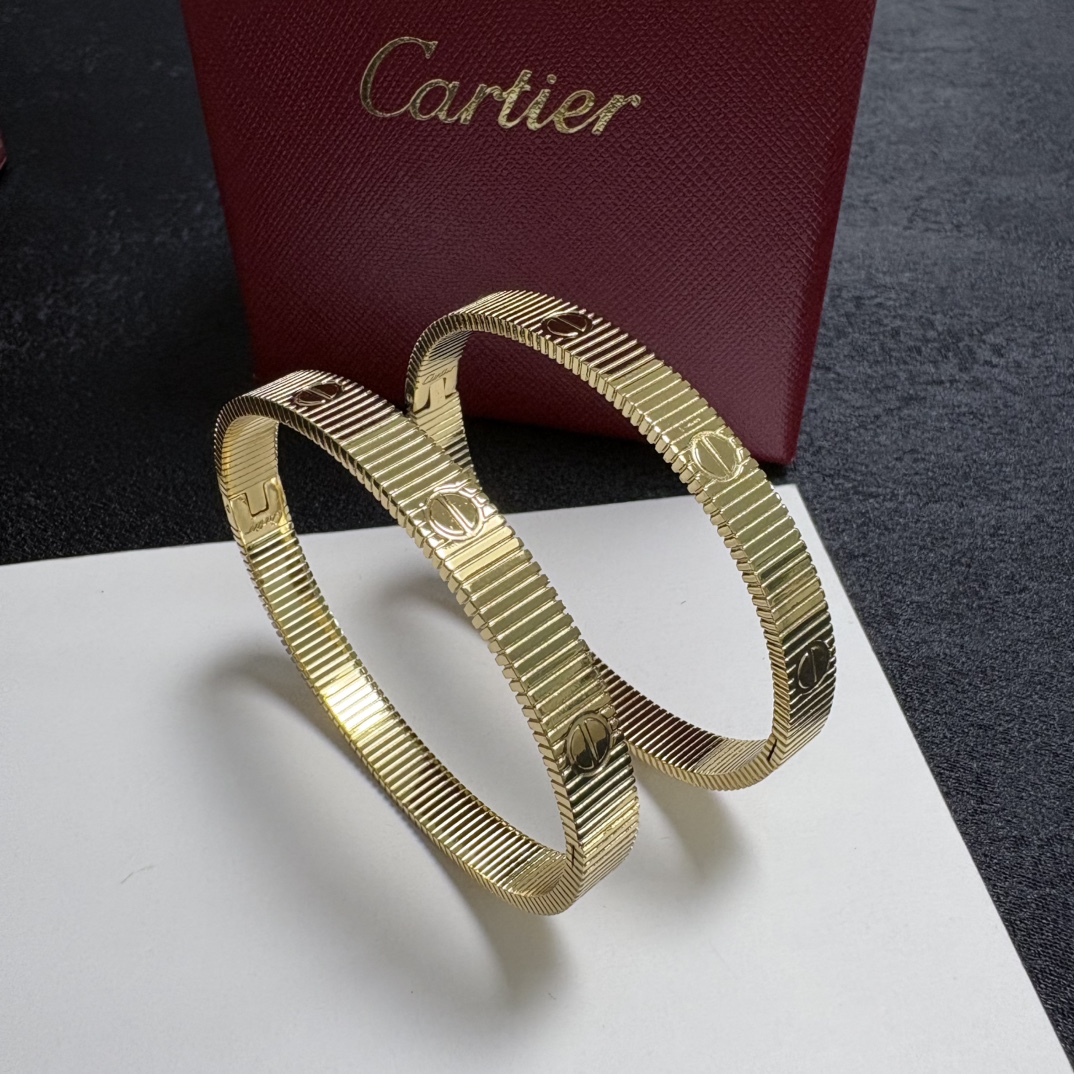 Cartier Love Bracelet Ribbed bracelet 18k yellow gold 17