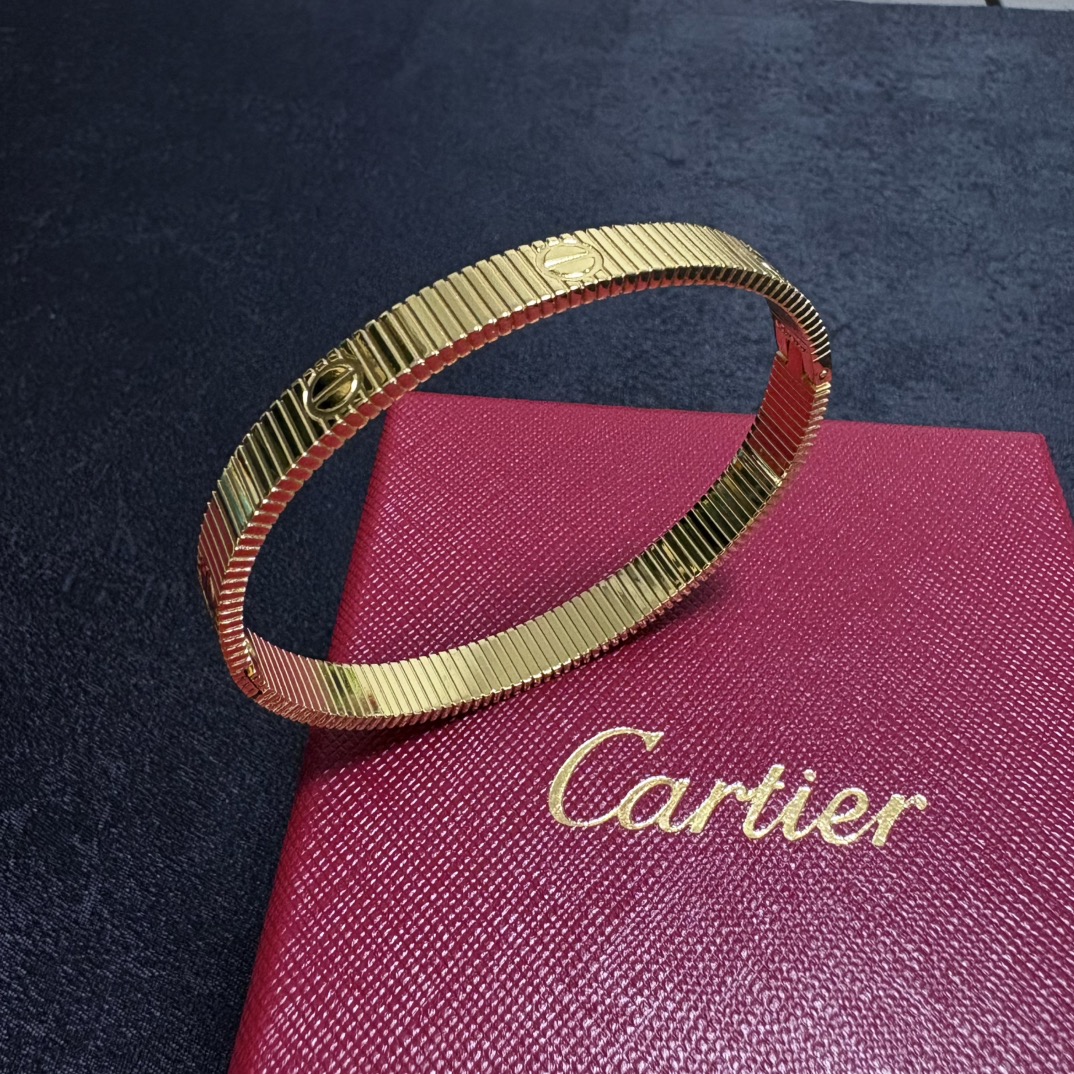 Cartier Love Bracelet Ribbed bracelet 18k yellow gold 17