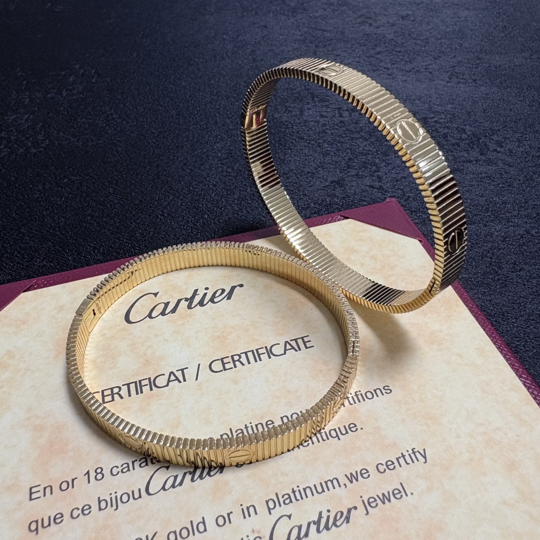 Cartier Love Bracelet Ribbed bracelet 18k yellow gold 17