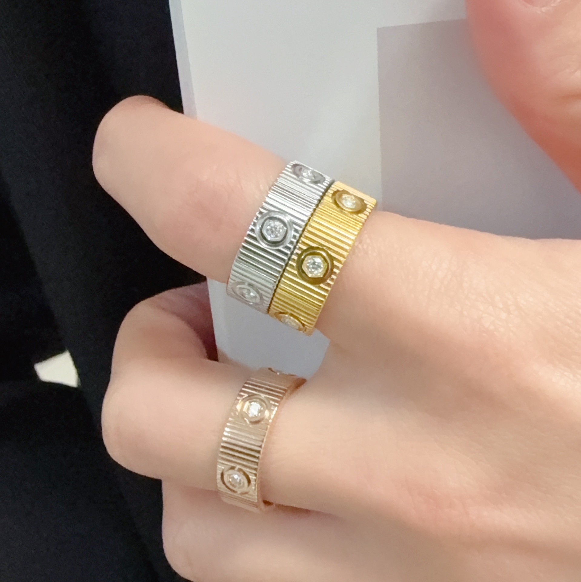 Cartier Love Ring Striated Diamond ring Available in 18k yellow gold 18k white gold 18k rose gold set with round brilliant diamonds 54