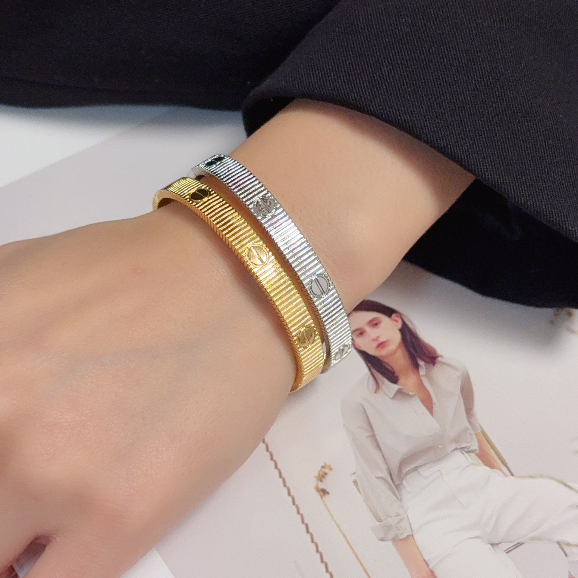 Cartier Love Ribbed Cuff bracelet 18k yellow gold and 18k white gold no gemstones 17cm inner circumference