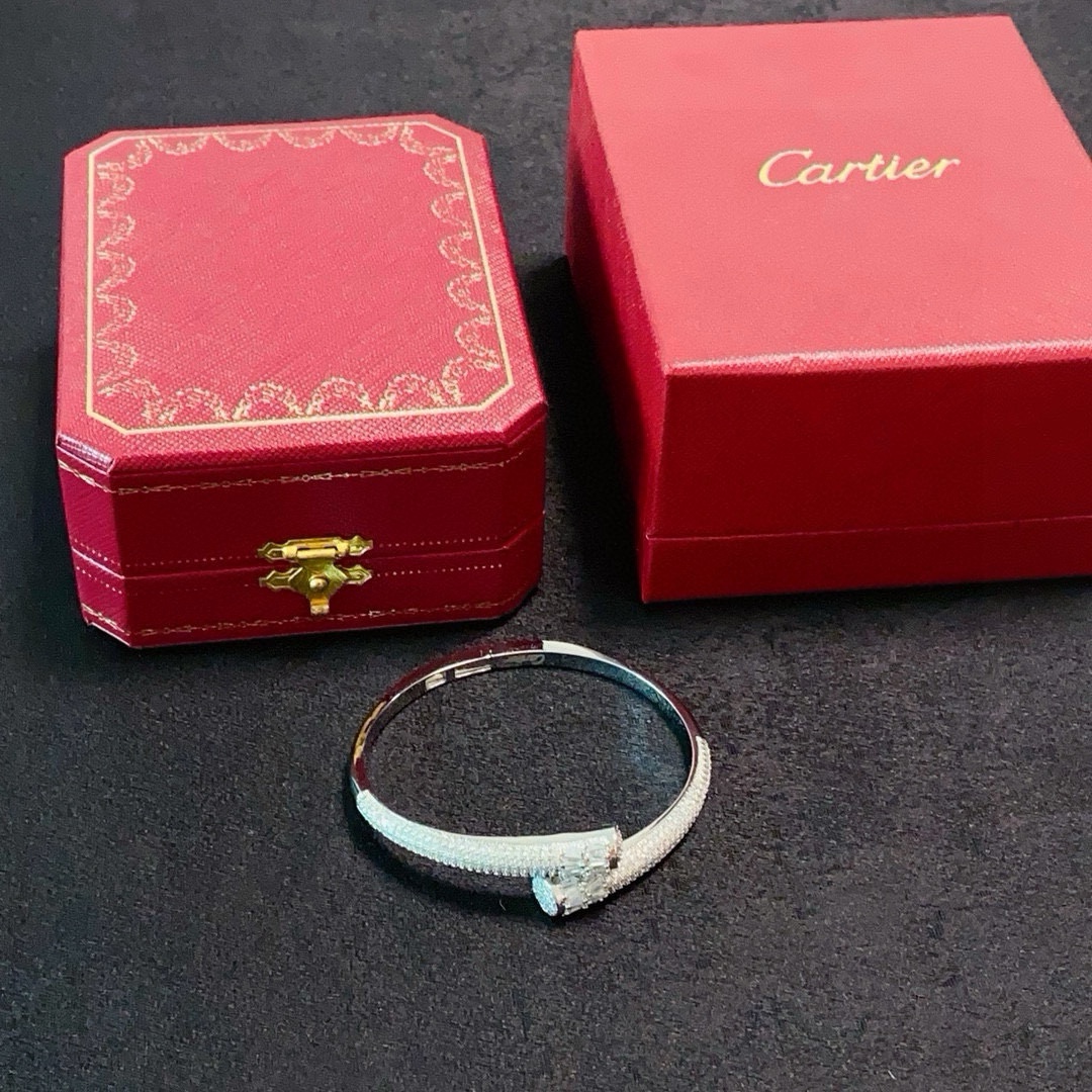 Cartier Panthere de Cartier bracelet 18k white gold diamond 17
