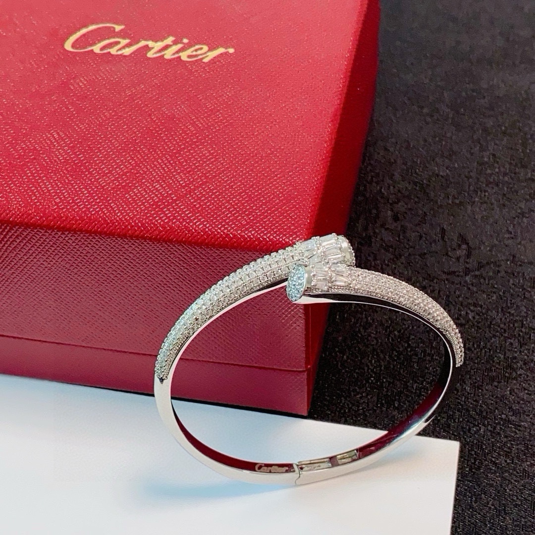 Cartier Panthere de Cartier bracelet 18k white gold diamond 17