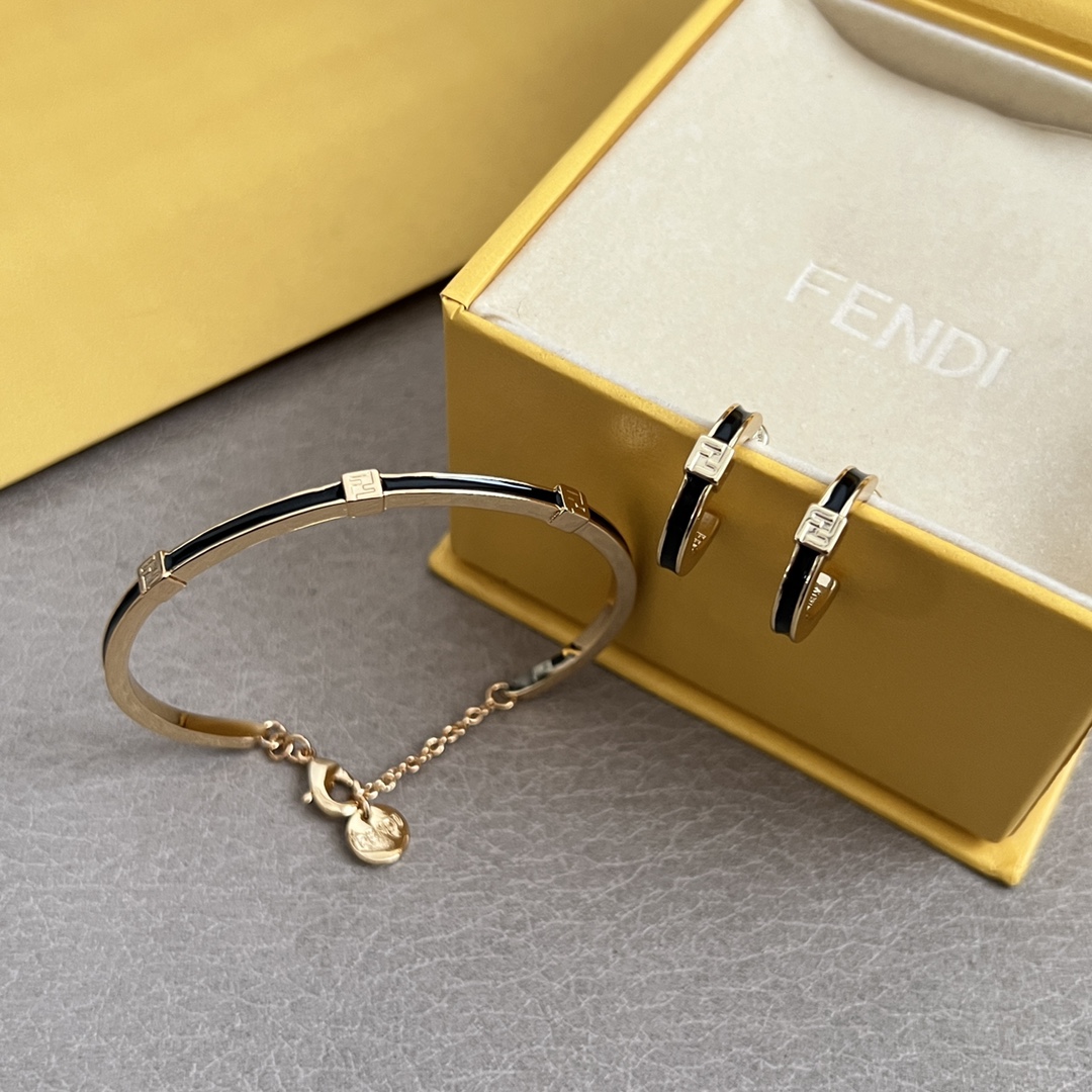 Fendi FF Baguette bracelet gold-tone metal with black enamel 17cm inner circumference