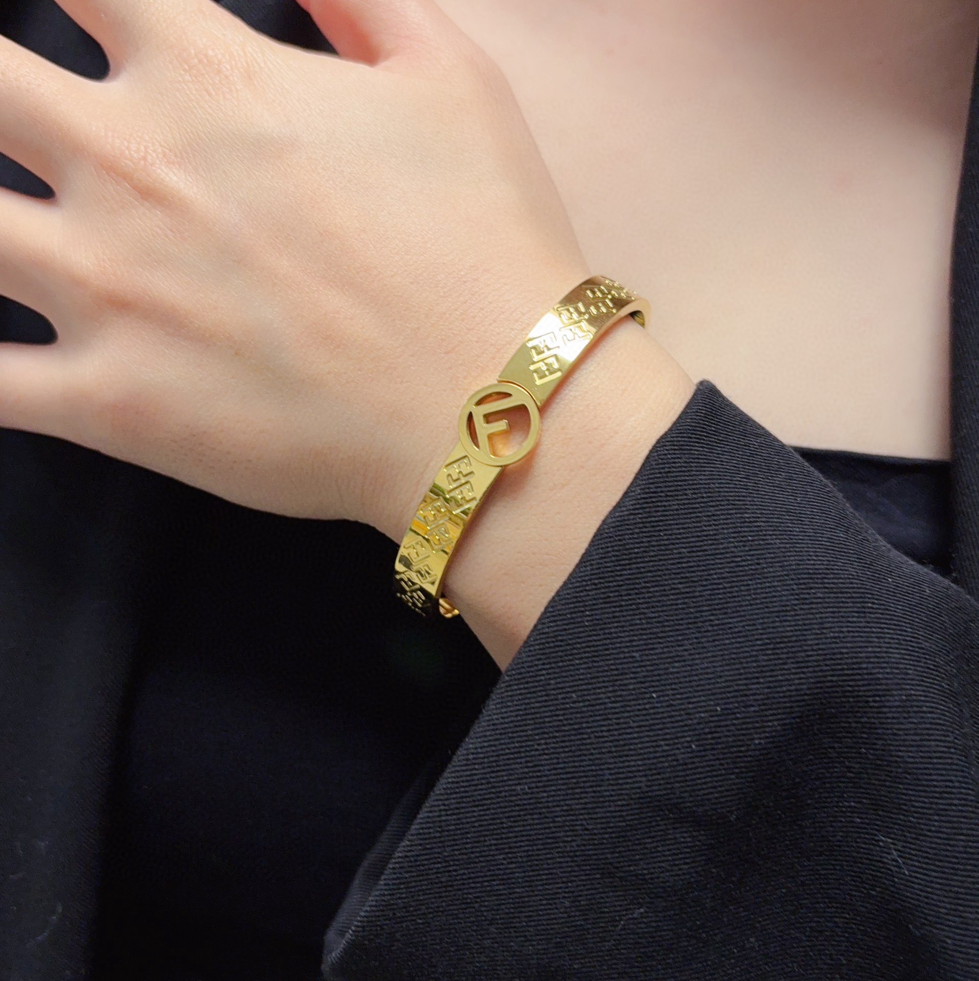 Fendi FF Logo Bangle bracelet Gold-tone metal 17cm