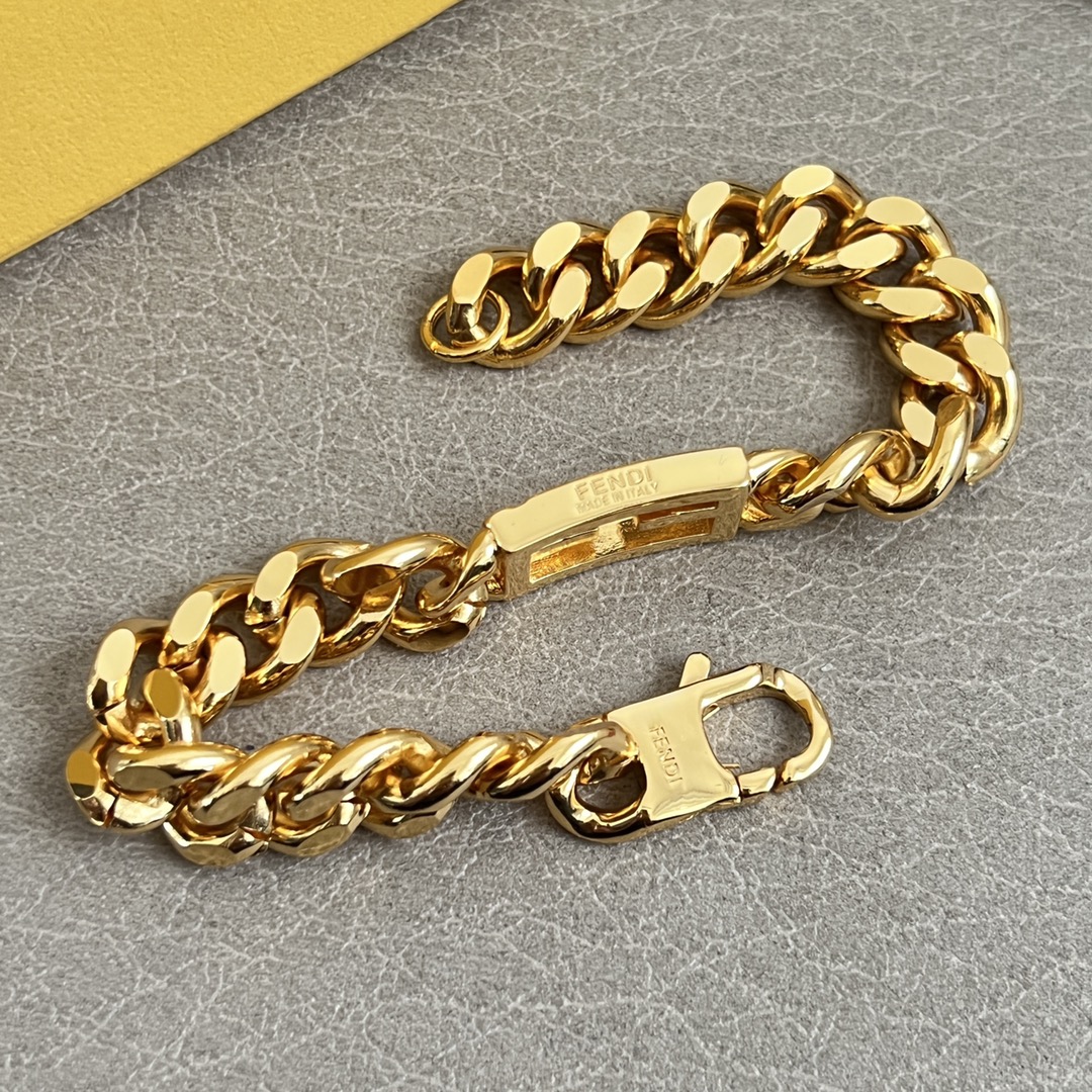 Fendi FF Logo Curb Chain Bracelet bracelet Gold-tone metal silver-tone metal variant available with polished finish no gemstones 19cm