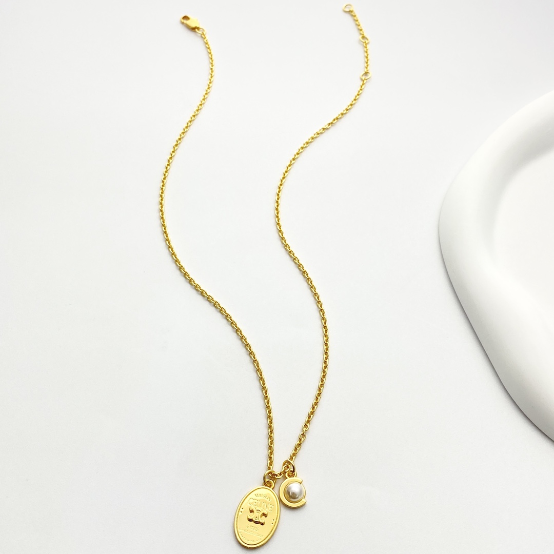 Celine Triomphe Oval Pearl Pendant necklace gold-tone metal with white pearl 45cm with 5cm extender